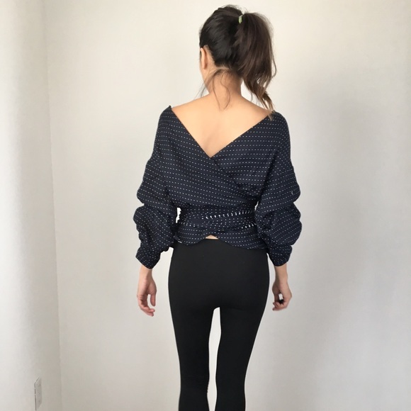 Sexy chic wrapped top with pretty sleeves - Picture 3 of 8